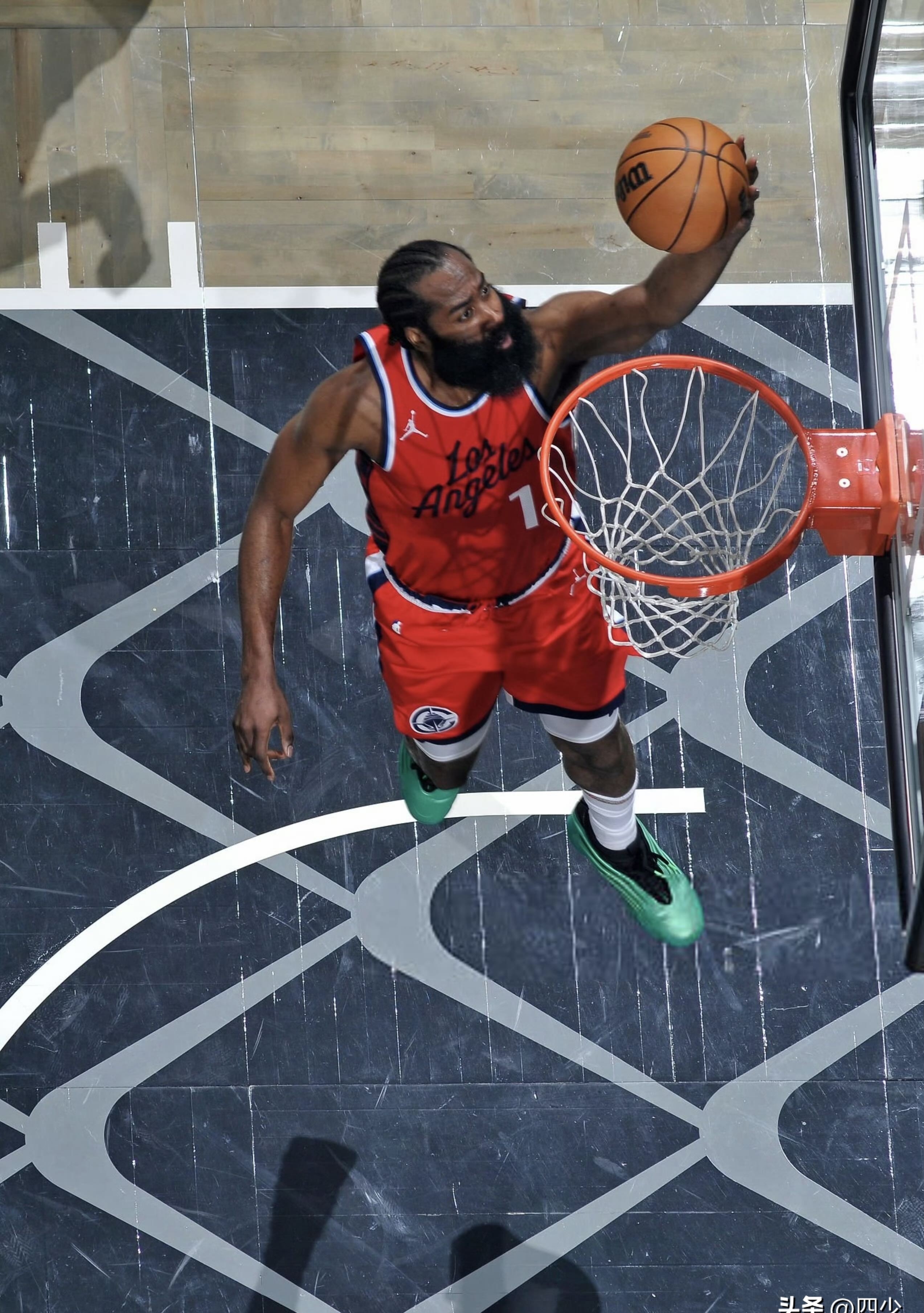 今晚洛杉矶快船备战英超，队长鼓劲细节曝光，悬念犹存，赛季目标并未改变的简单介绍