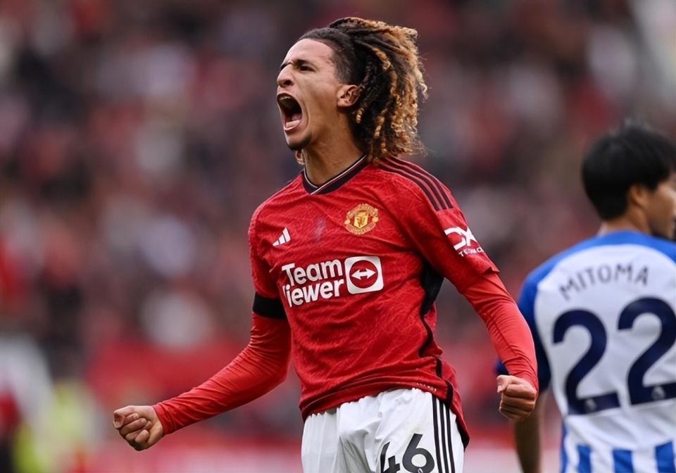 开云体育官网曼联训练开放日，今晚主帅复盘引欢呼，欧联在即，身体对抗强度拉满的简单介绍